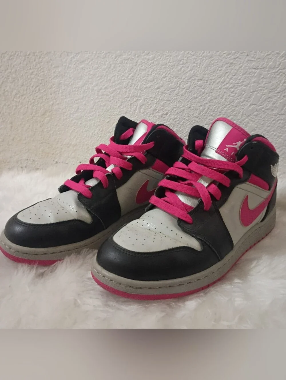 Nike Mid-Top Sneakers